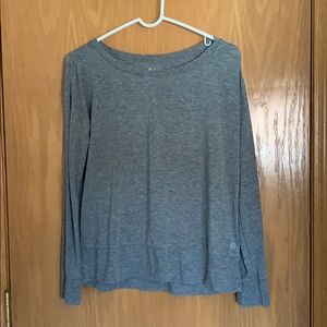 Gap active wear loose fitting long sleeve.